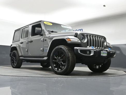 Used 2023 Jeep Wrangler Unlimited Sahara w/ Cold Weather Group image 27