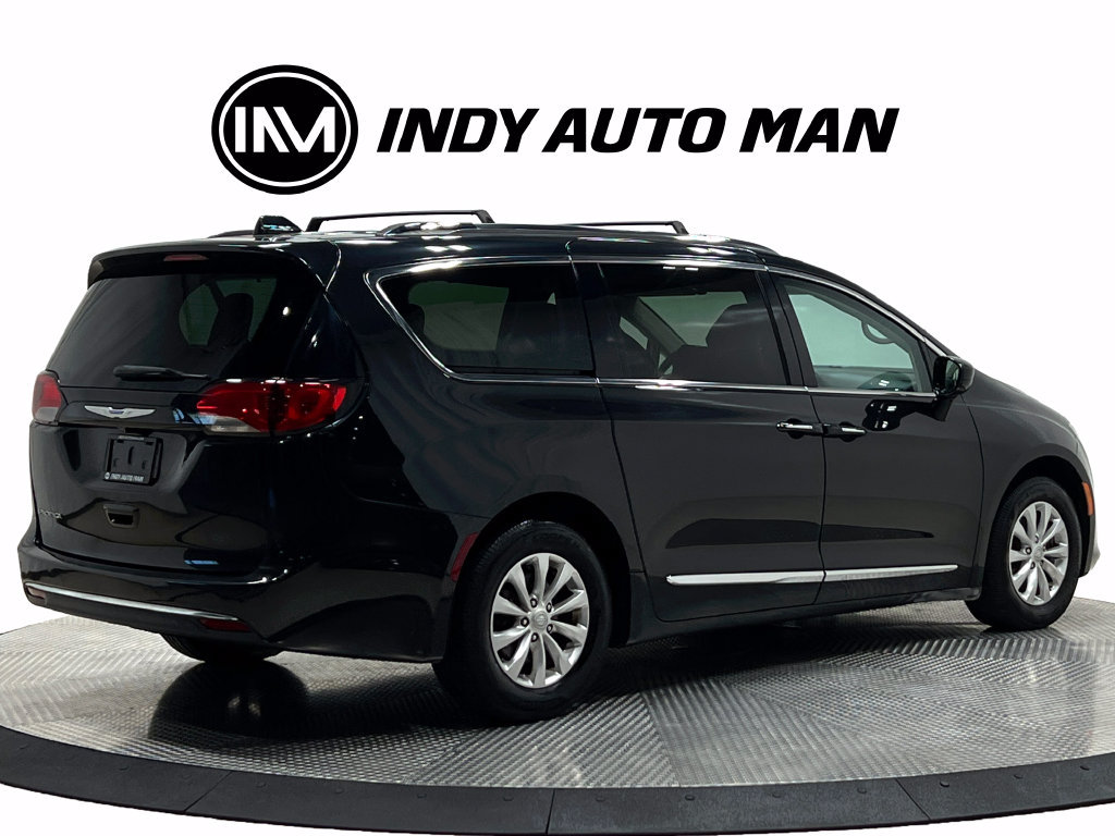 Used 2019 Chrysler Pacifica Touring-L FWD image 4
