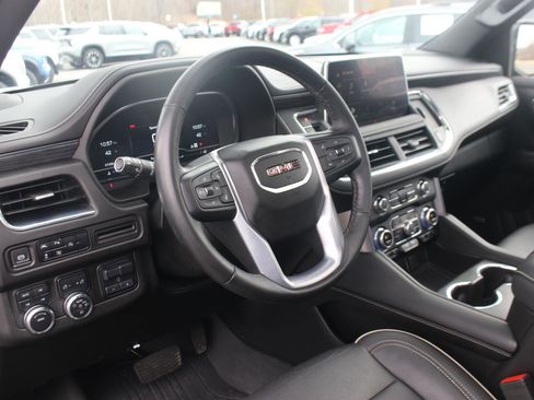 Used 2023 GMC Yukon SLT w/ SLT Premium Package image 20