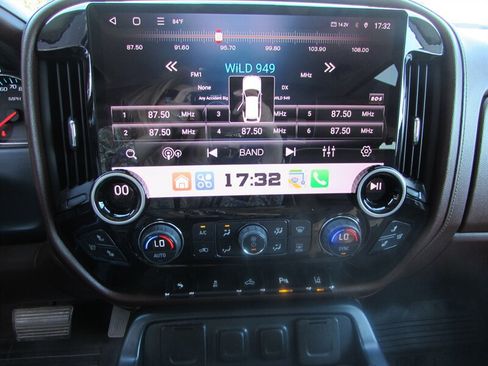 Used 2014 Chevrolet Silverado 1500 High Country w/ High Country Premium Package AWD/4WD image 21
