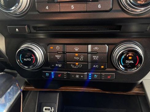 Used 2018 Ford F150 Lariat w/ Equipment Group 502A Luxury AWD/4WD image 34