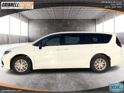 Used 2024 Chrysler Pacifica Touring-L image 8