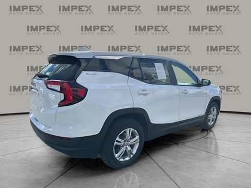 Used 2024 GMC Terrain SLE image 5