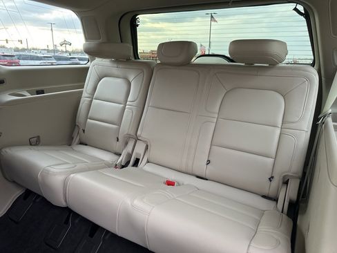 Used 2020 Lincoln Navigator Reserve w/ Luxury Package image 9