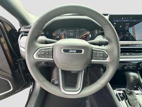 Used 2024 Jeep Compass Latitude AWD/4WD image 12