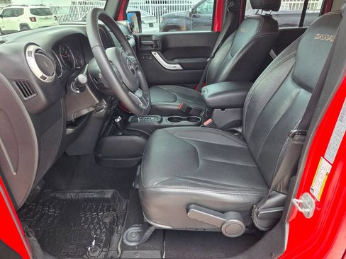 Used 2018 Jeep Wrangler Unlimited Sahara w/ Connectivity Group AWD/4WD image 6