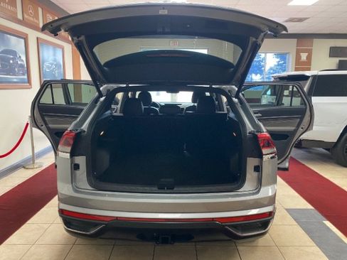 Used 2022 Volkswagen Atlas Cross Sport SE AWD/4WD image 7