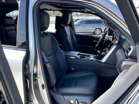 Used 2024 Lexus LX 600 4WD w/ Appearance Package image 9