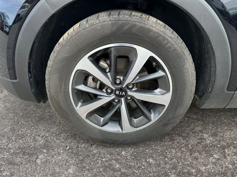 Used 2019 Kia Sorento EX image 8