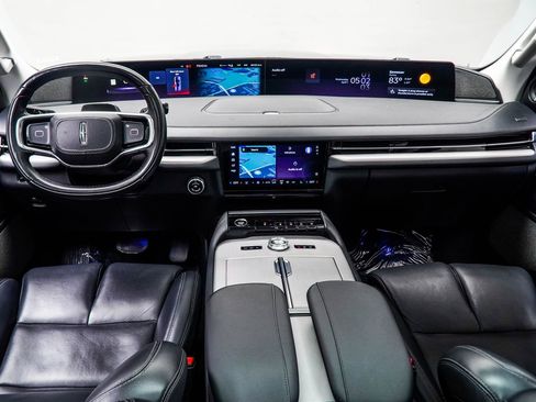 Used 2025 Lincoln Navigator Reserve image 5