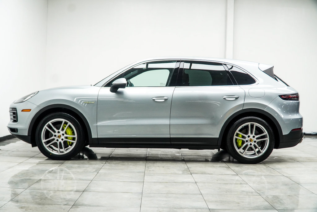 Used 2023 Porsche Cayenne w/ Premium Package AWD/4WD image 13