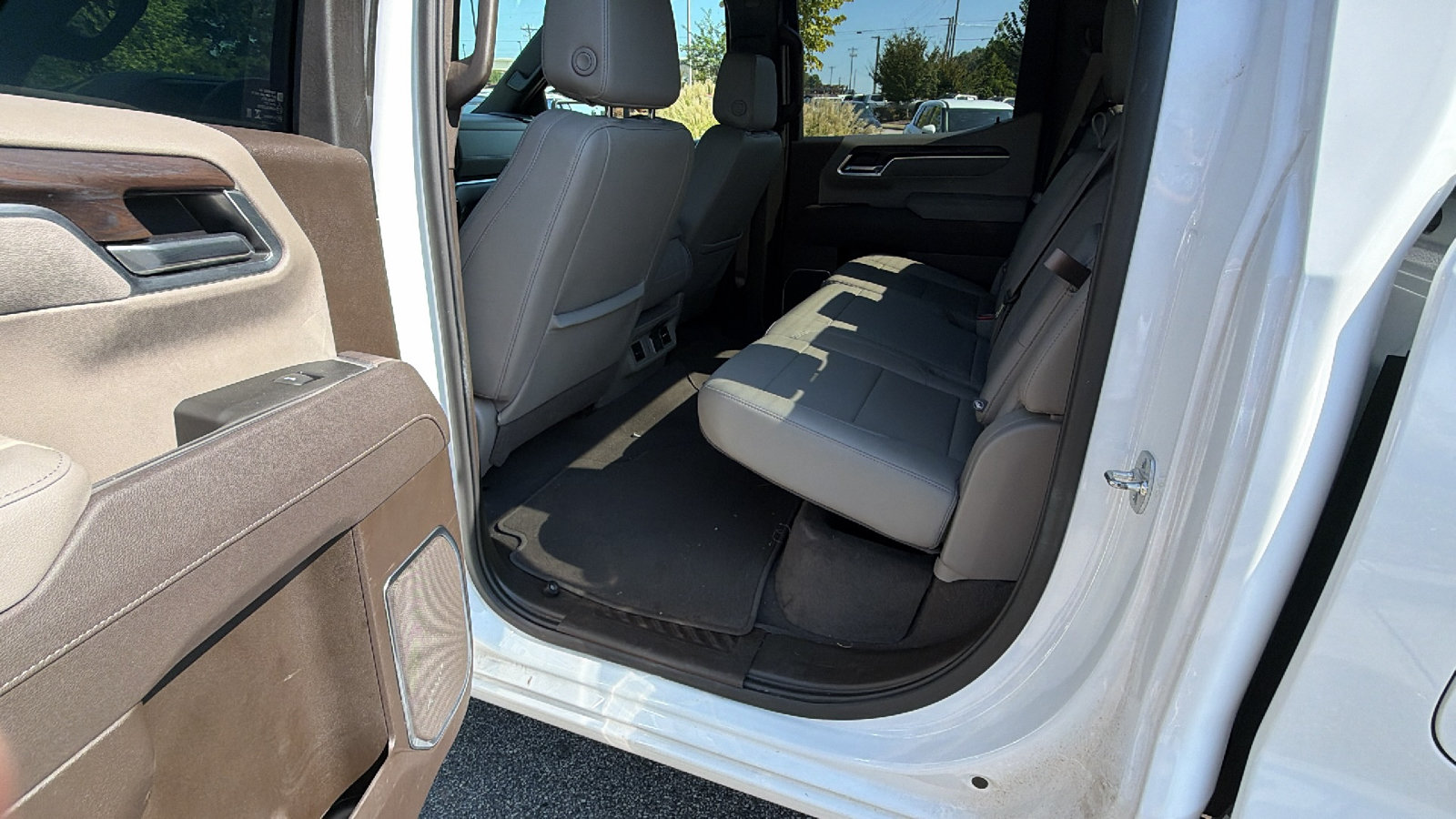 Used 2025 GMC Sierra 1500 SLT AWD/4WD image 22
