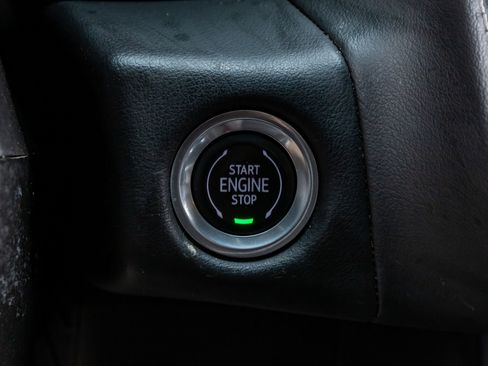 Used 2022 Chevrolet Suburban Z71 w/ Luxury Package image 20