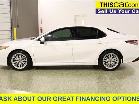 Used 2018 Toyota Camry XLE FWD image 4