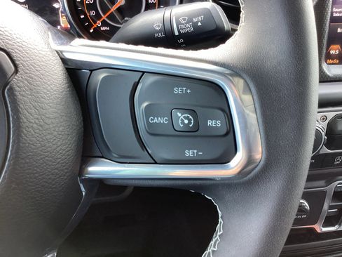 Used 2023 Jeep Gladiator Overland w/ LED Lighting Group image 31