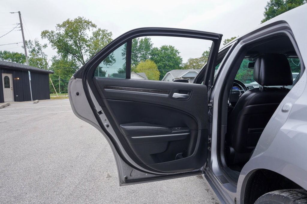 Used 2014 Chrysler 300 C AWD/4WD image 27