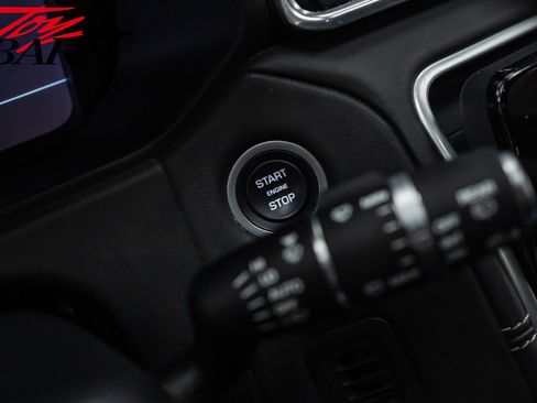 Used 2018 Land Rover Range Rover Velar R-Dynamic HSE image 38