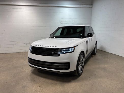 New 2025 Land Rover Range Rover SE image 2