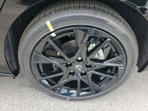 New 2025 Nissan Sentra SR w/ Midnight Edition image 8