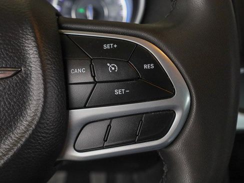 Used 2023 Chrysler 300 Touring L image 24