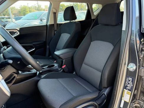 Used 2025 Kia Soul LX w/ LX Technology Package FWD image 16