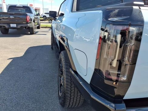 Used 2025 GMC Hummer EV 2X image 26