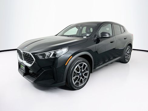 Used 2025 BMW X2 xDrive28i AWD/4WD image 3