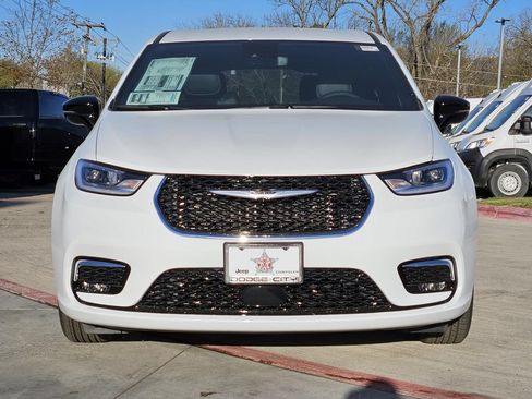 New 2026 Chrysler Pacifica Select FWD image 4
