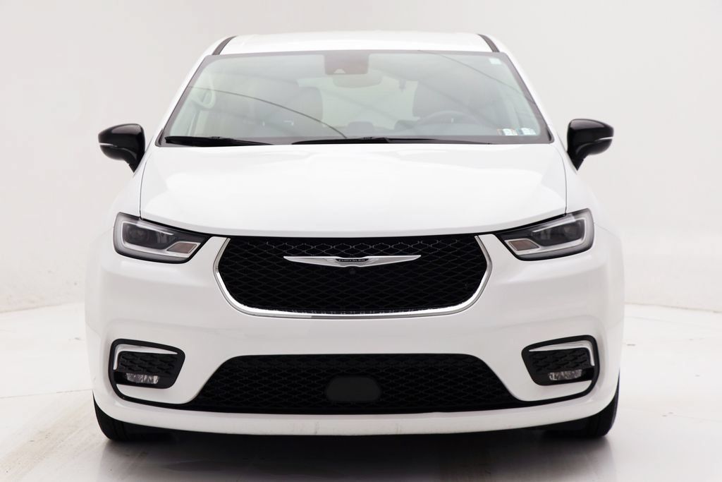 Used 2024 Chrysler Pacifica Touring-L FWD image 4