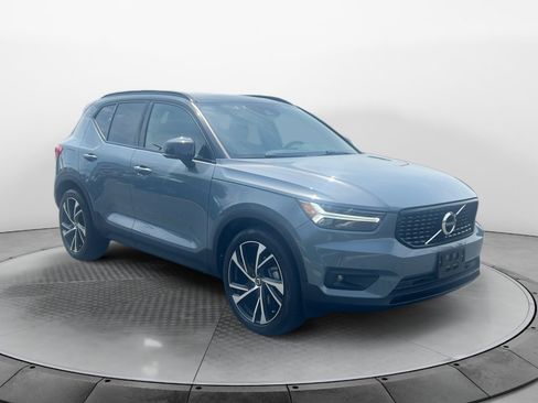Used 2021 Volvo XC40 T5 R-Design w/ Climate Package AWD/4WD image 1