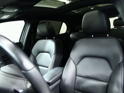 Certified 2018 Mercedes-Benz GLA 250 4MATIC image 16