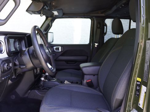 Used 2024 Jeep Wrangler Unlimited Sahara AWD/4WD image 13