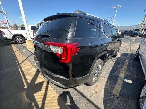 Used 2023 GMC Acadia SLT w/ Preferred Package FWD image 4