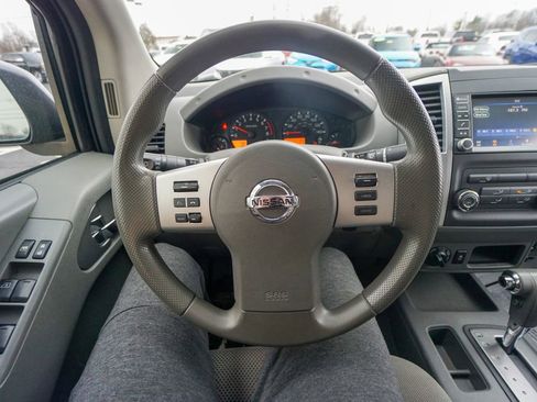 Used 2019 Nissan Frontier SV image 16