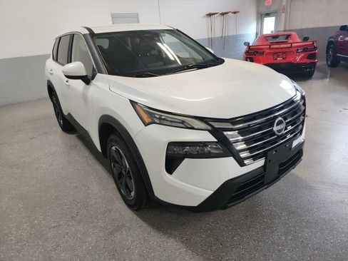 Used 2024 Nissan Rogue SV AWD/4WD image 9