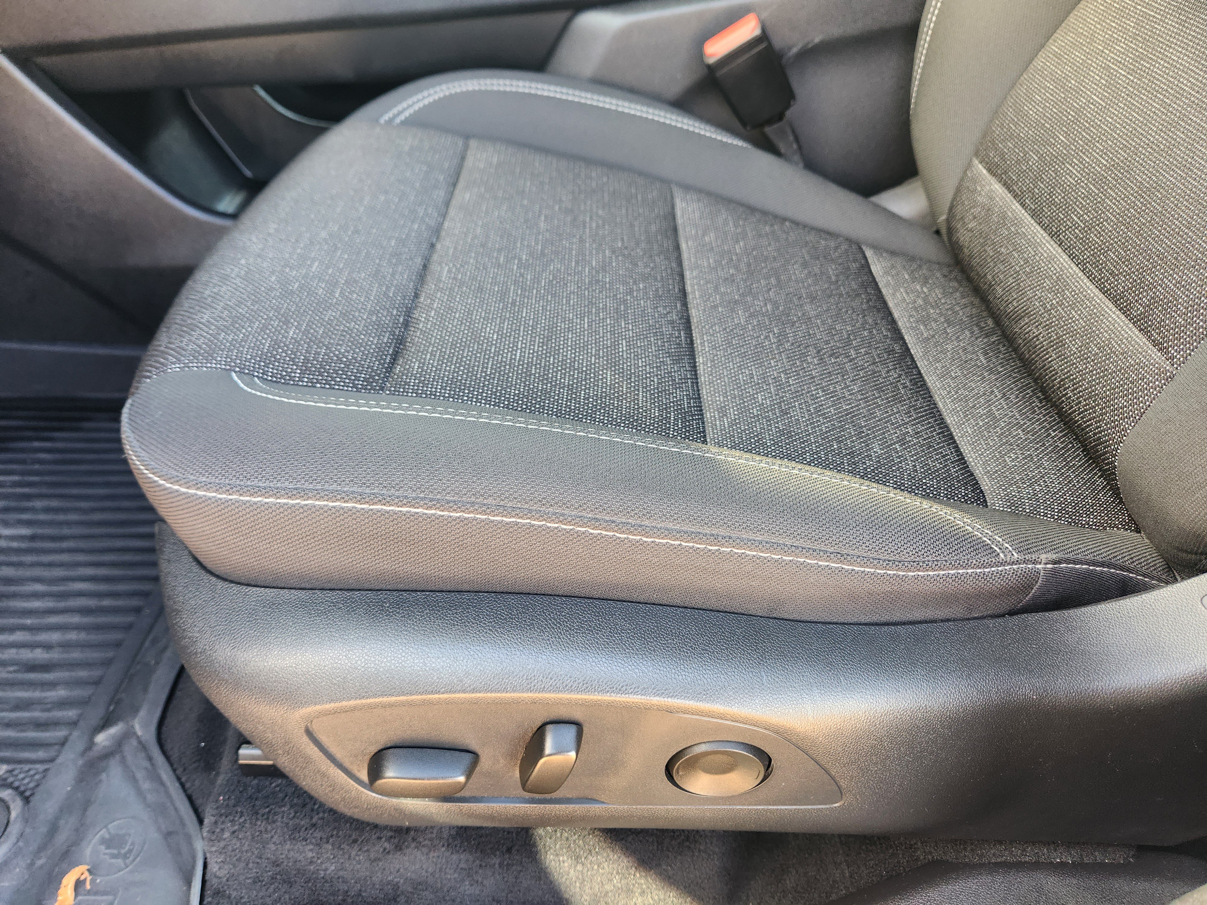 Used 2025 Chevrolet Traverse LT w/ Driver Confidence Package FWD image 18