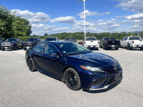 Used 2022 Toyota Camry XSE FWD image 1