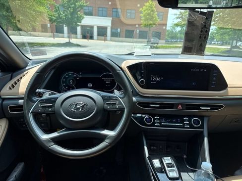 Used 2023 Hyundai Sonata Limited w/ Preferred Accessory Package FWD image 8
