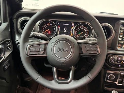 Used 2023 Jeep Gladiator Sport image 14