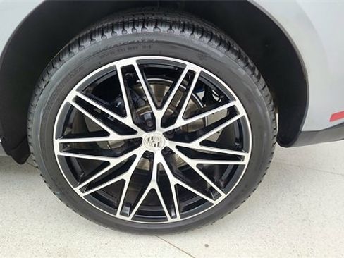 Used 2024 Porsche Macan w/ Premium Plus Package image 58