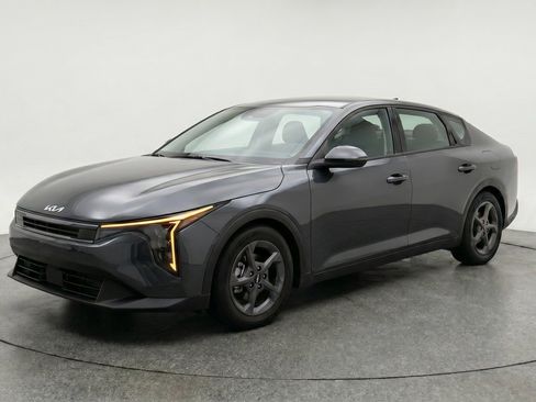Used 2025 Kia K4 FWD image 3