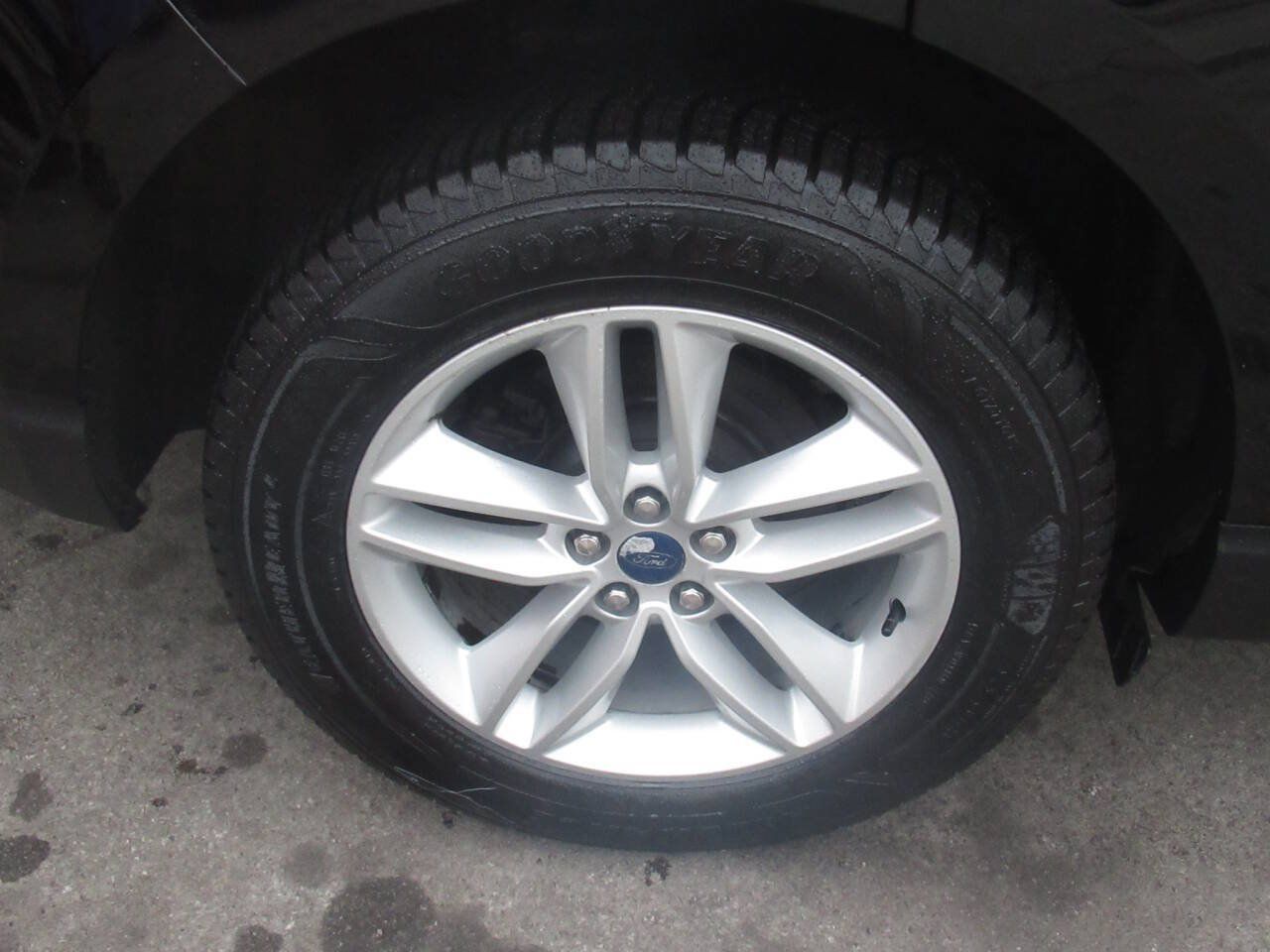 Used 2018 Ford Edge SEL w/ Equipment Group 201A AWD/4WD image 7