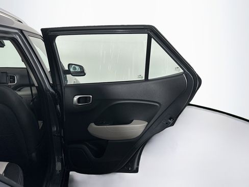 Used 2024 Hyundai Venue SEL image 29