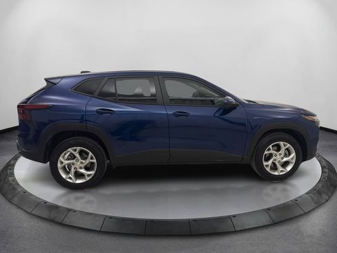 Used 2024 Chevrolet Trax LS w/ LS Convenience Package FWD image 4