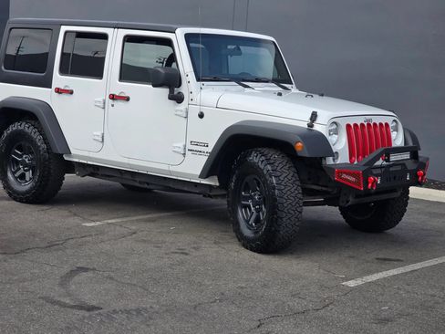 Used 2015 Jeep Wrangler Unlimited Sport w/ Connectivity Group AWD/4WD image 2