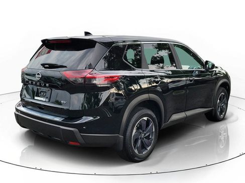 Used 2024 Nissan Rogue SV FWD image 2