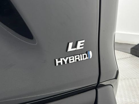 Used 2024 Toyota RAV4 LE AWD/4WD image 9