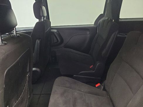 Used 2016 Dodge Grand Caravan SE FWD image 18