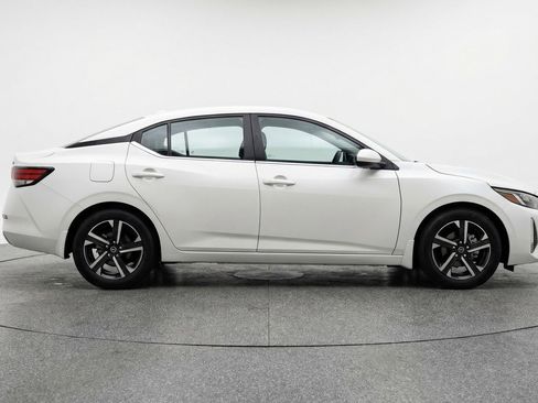 Used 2025 Nissan Sentra SV FWD image 11