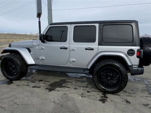 Used 2020 Jeep Wrangler Unlimited Sahara image 6